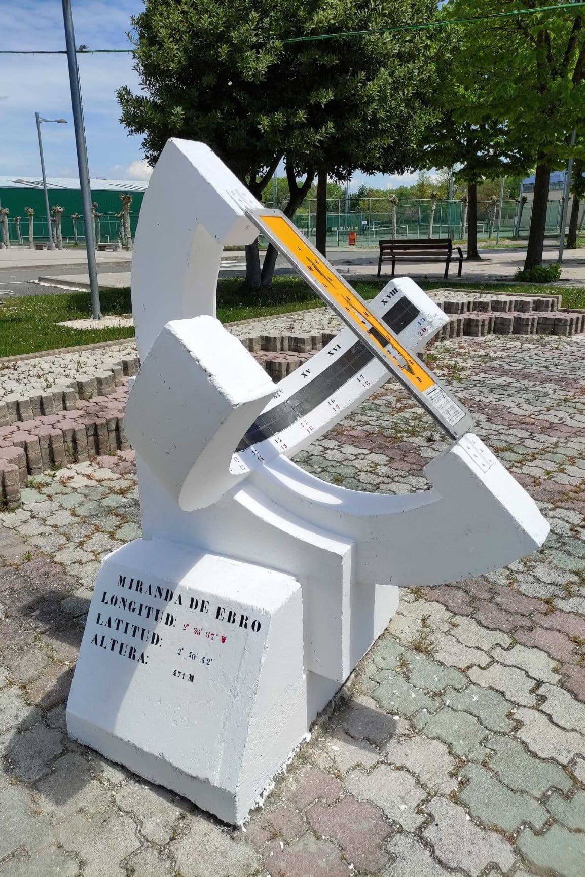 Reloj de sol Polideportivo de Miranda